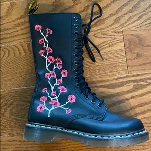 Doc Martens high black boot